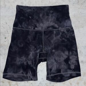 Lululemon Align Short *6"
Diamond Dye Pitch Grey Graphite Grey | size 2